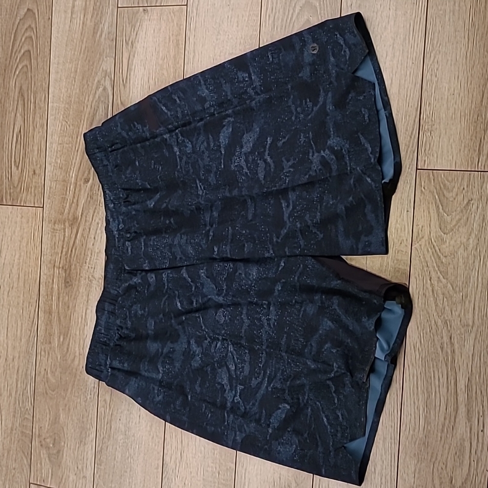 LULULEMON Dark Blue Abstract Pattern Sz XL Mens Athletic Workout Running Shorts